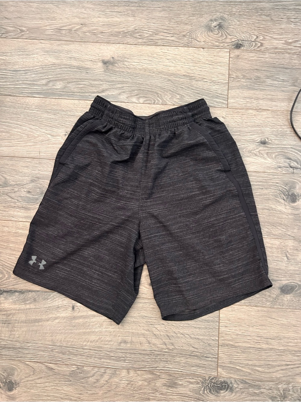 Under Amour Men’s small Black Heathered Athletic Shorts